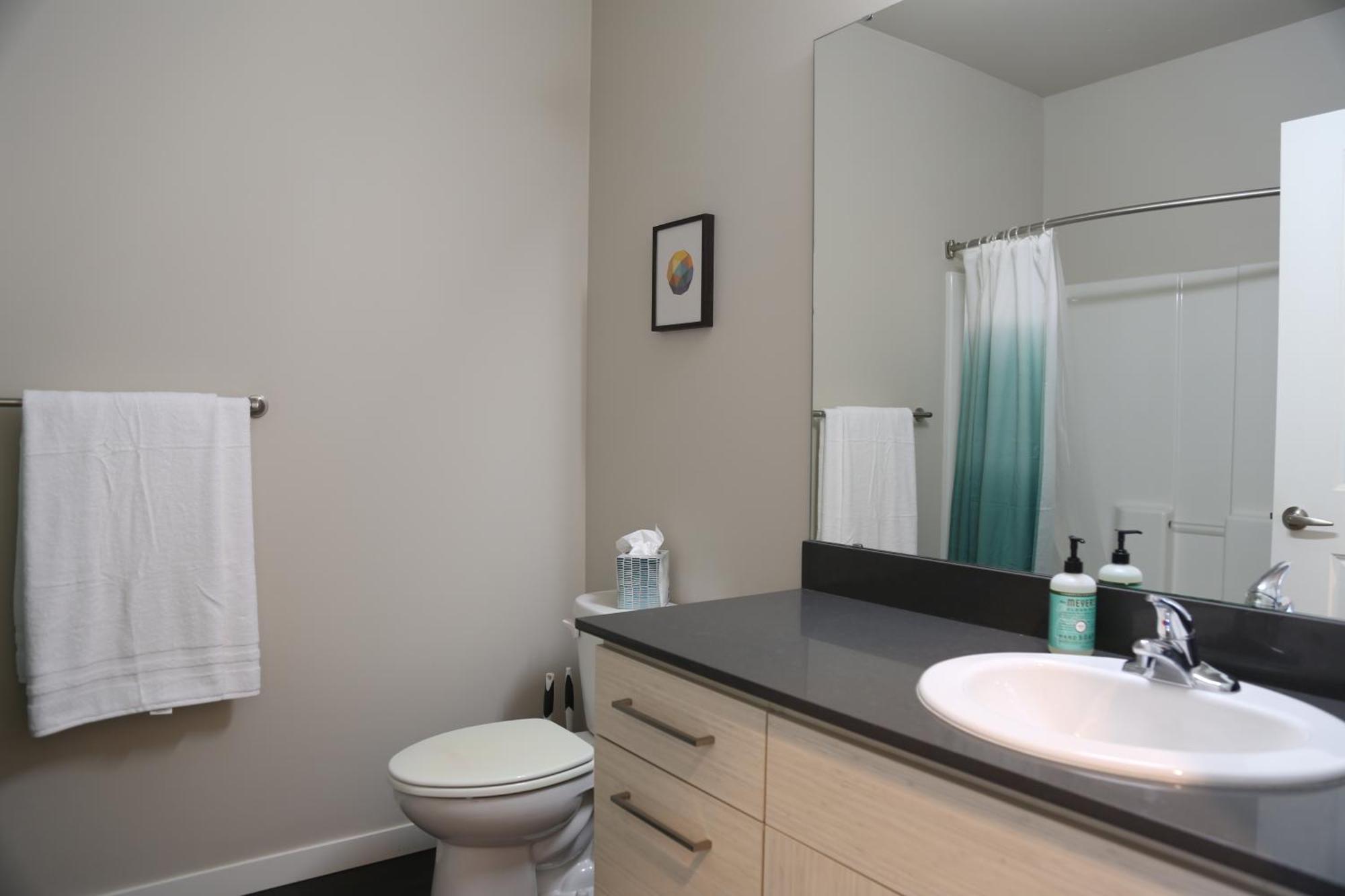 Queen Anne Abode - 1 Block From Cpa! - Free Parking! Сиатъл Екстериор снимка