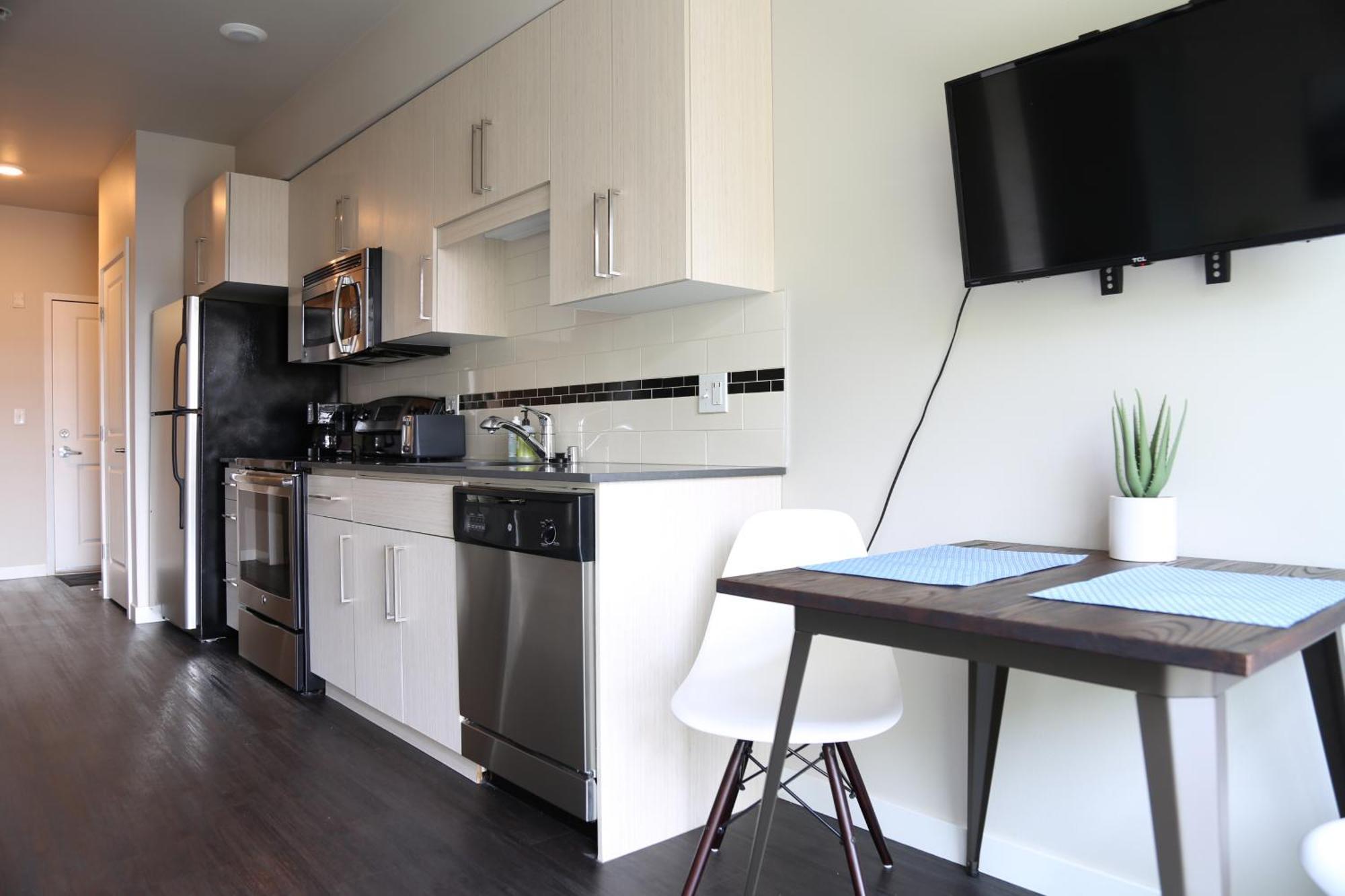 Queen Anne Abode - 1 Block From Cpa! - Free Parking! Сиатъл Екстериор снимка